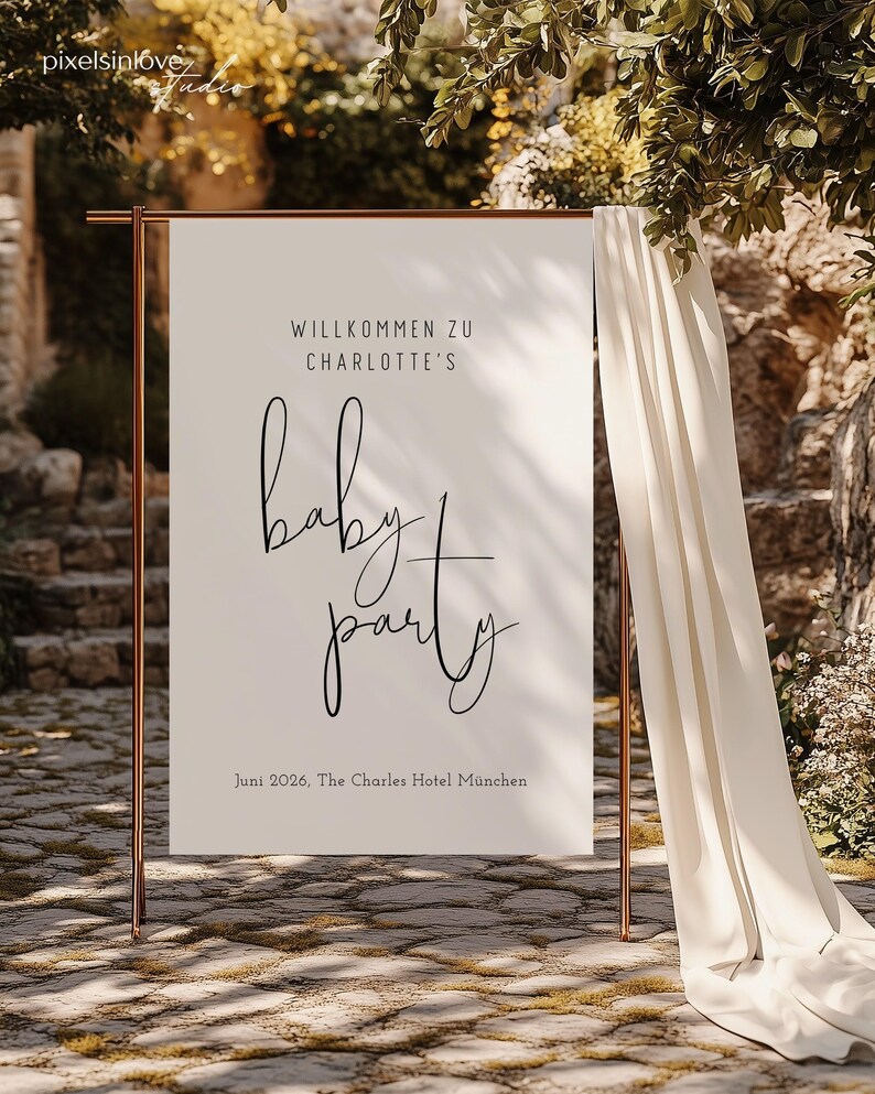 Puede incluir: Un cartel blanco con texto negro anunciando una fiesta de beb&eacute; para Charlotte. El cartel dice "Willkommen zu Charlotte's Baby Party" y "Juni 2026, The Charles Hotel Munchen".