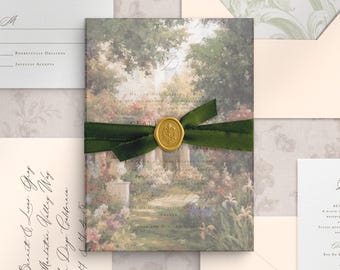 Può includere: Un set di partecipazioni di nozze con una carta centrale stampata con un paesaggio da giardino, legata con un nastro di velluto verde scuro e un sigillo di ceralacca dorato. Include una busta color crema con fodera floreale, RSVP e busta.