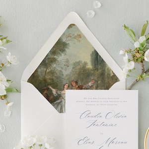 Könnte beinhalten: Ein weißer Umschlag mit gewelltem Rand, der ein Vintage-Gemälde eines Paares in einem Garten zeigt. Der Umschlag ist an Claudia Olivia Fontaine und Elias Moreau für ihre Hochzeit adressiert.