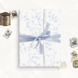 Dusty Blue Chinoiseries Toile Printable Vellum Wrap na zaproszenia ślubne, pergamin artystyczny, zabytkowe francuskie artykuły piśmiennicze na ślub, zaproszenia