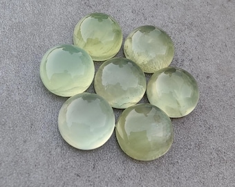 Cabochon di prehnite naturale: pietra preziosa rotonda per la creazione di gioielli