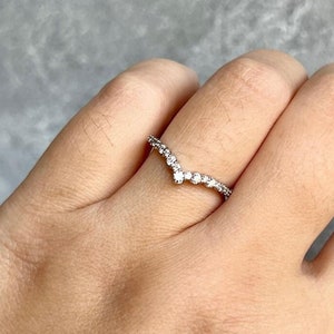 Chevron Wedding Band Women, Round Cut Colorless Moisssainte Ring, Curved Half Eternity Band For Her, Minimalist Ring, Anniversary Gift Women