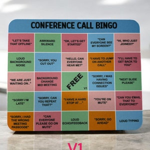 Peut inclure: Une carte de bingo colorée avec des cases contenant des phrases que l'on entend souvent lors des conférences téléphoniques. La case centrale est marquée "FREE" et la carte est intitulée "Conference Call Bingo".