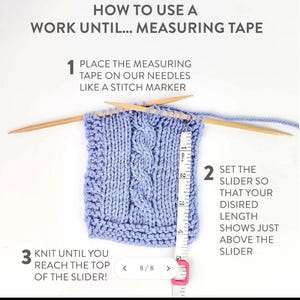 Puede incluir: Primer plano de una muestra de punto azul con agujas de tejer de madera y una cinta métrica. El texto dice "HOW TO USE A WORK UNTIL... MEASURING TAPE". La cinta métrica muestra una longitud de aproximadamente 10 cm. También se ven las instrucciones 1, 2 y 3.