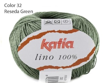 Könnte beinhalten: Ein Knäuel Katia Lino 100% Leinen Garn in Farbe 32, Reseda Grün. Das Garnknäuel hat ein weißes Etikett mit dem Katia Logo und dem Text "lino 100%".