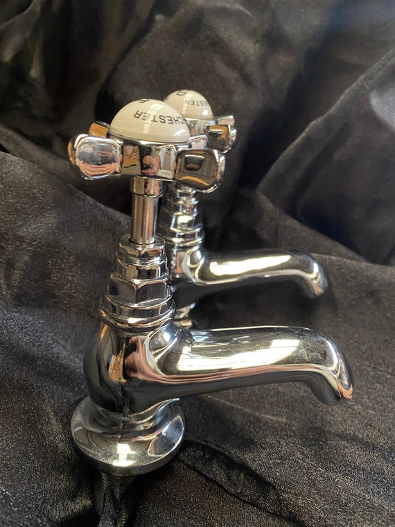 Antique Style Dorchester Basin / Bath Pillar taps traditional Chrome antique cross head Vintage Bathroom faucet NEW Stock bath shower mixer