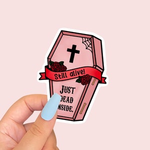 DEAD INSIDE COFFIN Gruseliger Aufkleber | Lustige realistische Witze | Sticker Kunst ästhetik | Laptop/Kindle Aufkleber | Journal/Planer Sticker