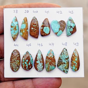 Cabujón de turquesa Nevada número 8: Gemas sueltas de turquesa natural de base plana para la fabricación de joyas. imagen 3