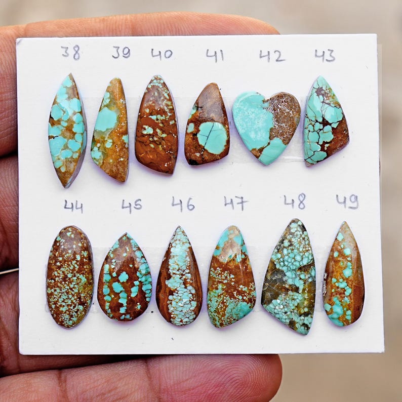 Cabujón de turquesa Nevada número 8: Gemas sueltas de turquesa natural de base plana para la fabricación de joyas. imagen 3