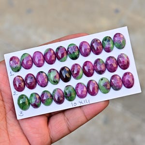 Cabochon ovali di zoisite rubino di alta qualità, taglio rosa, 10 x 14 mm, pietra preziosa per la creazione di gioielli - Anyolite con inclusioni di orneblenda - venduti a strisce