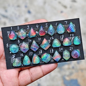 Aurora Opal Doublet Cabochon: Snidade lösa ädelstenar med platt baksida för smyckestillverkning