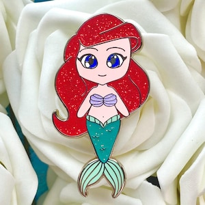 Broche en émail Chibi Ariel Fantasy - Sirène scintillante