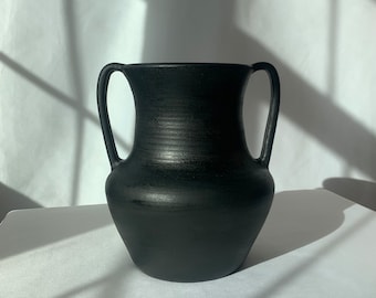 Matte Schwarze Amphoren Vase