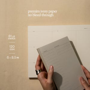Puede incluir: Un planificador semanal con un dise&ntilde;o de cuadr&iacute;cula y una secci&oacute;n separada para notas. El planificador est&aacute; hecho de papel marfil de 81 lb, que es de 120 g/m&sup2; y mide 15,24 x 21,59 cm. El papel est&aacute; dise&ntilde;ado para evitar el sangrado.
