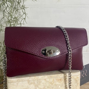 Sac en cuir bordeaux, sac rouge cerise, sac à main rouge bordeaux, sac à main en cuir bordeaux, sac bordeaux, sac pour vieux billets, sac à bandoulière chaîne, sac à main rouge classique
