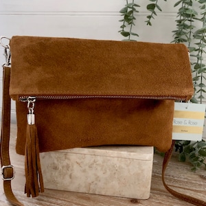 Bolso de ante color canela, bolso bandolera color canela, bolso rojo oscuro, bolso de mano color canela, monedero de ante, bolso de ante color burdeos, bolso con borlas color vino, bolso de mano de ante, monedero color canela