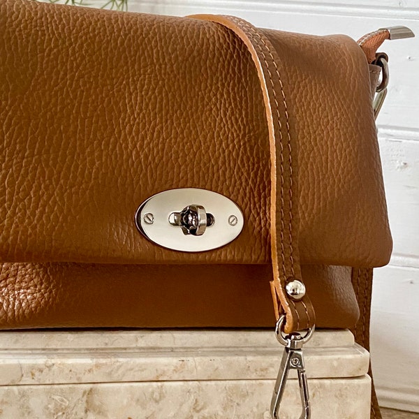 Tan Turn lock Leather Bag, Tan Leather Crossbody, Classic Tan Handbag, Tan Toggle Clasp Bag, Tan Bag, Tan Cross Body, Tan Toggle Lock Purse