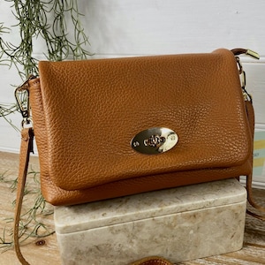 Tan Twist lock Leather Bag, Tan Leather Crossbody, Classic Tan Handbag, Tan Toggle Clasp Bag, Tan Bag, Tan Cross Body, Tan Toggle Lock Purse