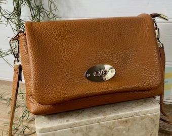 Tan Twist lock Leather Bag, Tan Leather Crossbody, Classic Tan Handbag, Tan Toggle Clasp Bag, Tan Bag, Tan Cross Body, Tan Toggle Lock Purse