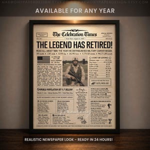 Puede incluir: Un póster enmarcado diseñado como un periódico antiguo titulado The Celebration Times con el titular The Legend Has Retired. Incluye una fotografía de un soldado, hechos históricos de 1995, datos del coste de la vida y cultura popular.