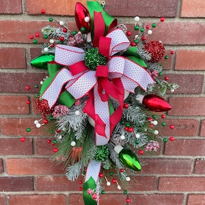 Traditional Christmas color swag decor, home decor