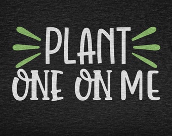 Plant One On Me, Koszula ogrodnicza dla mężczyzn i kobiet, Koszulka dla ogrodnika, Koszulka dla wielbicieli roślin, Koszulka botaniczna dla sukulentnej kobiety