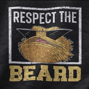 Peut inclure: Un design graphique noir et blanc avec un aspect vieilli. Le design représente un dragon barbu portant des lunettes de soleil et le texte "Respect the Beard".