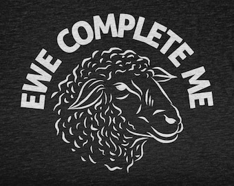 Mutterschaf vervollständigen mich, Tierwortspiel für Tierliebhaber, Tierhemd für Männer und Frauen, lustiges Tier-T-Shirt, Tier-T-Stück