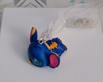 Stitch Laying down (blacklight) - Lilo & Stitch - Disney Doorables Jewelry - Disney/Pixar - Necklace