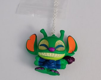 Stitch with gun (blacklight) - Lilo & Stitch - Disney Doorables Jewelry - Disney/Pixar - Necklace