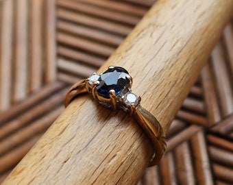 Vintage Blue Sapphire & Diamont Trilogy 9ct Gold Ring