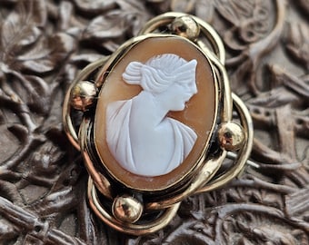 Small Antique Victorian Carved Shell Cameo Gold Tone Pinchbeck Brooch