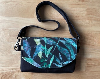 Small zippered crossbody/hip bag - jungle