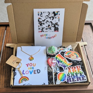 Prezent na pocztę Pride, Prezent na miesiąc dumy, Prezent na coming out, Prezenty dla gejów, Pudełko na prezent z motywem miłości do samego siebie, Biżuteria dla gejów, Prezenty tęczowe, LGBTQ, Lesbijki, Gay Pride, Trans