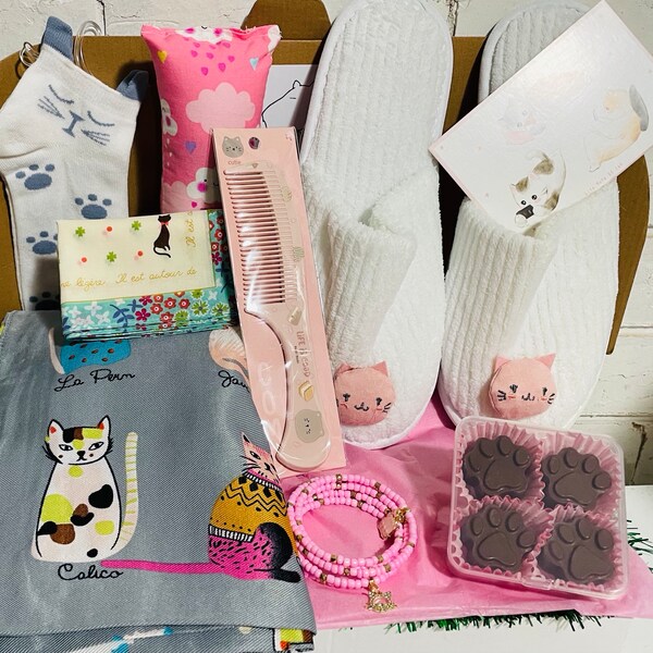 Gorgeous Cat Lovers’ Gift Box Hamper Cat themed Gifts Crazy Cat Lover Gift Box Present for Cat Lover Gift Paw Print Chocolates Slippers 2024