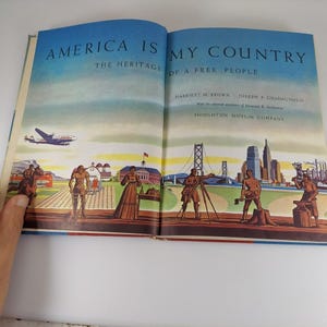 Puede incluir: Un libro abierto titulado "America is My Country: The Heritage of a Free People" de Harriett M. Brown y Joseph F. Guadagnolo. La portada del libro presenta ilustraciones de personas trabajando en diversas industrias, incluyendo la agricultura, la construcci&oacute;n y la manufactura.