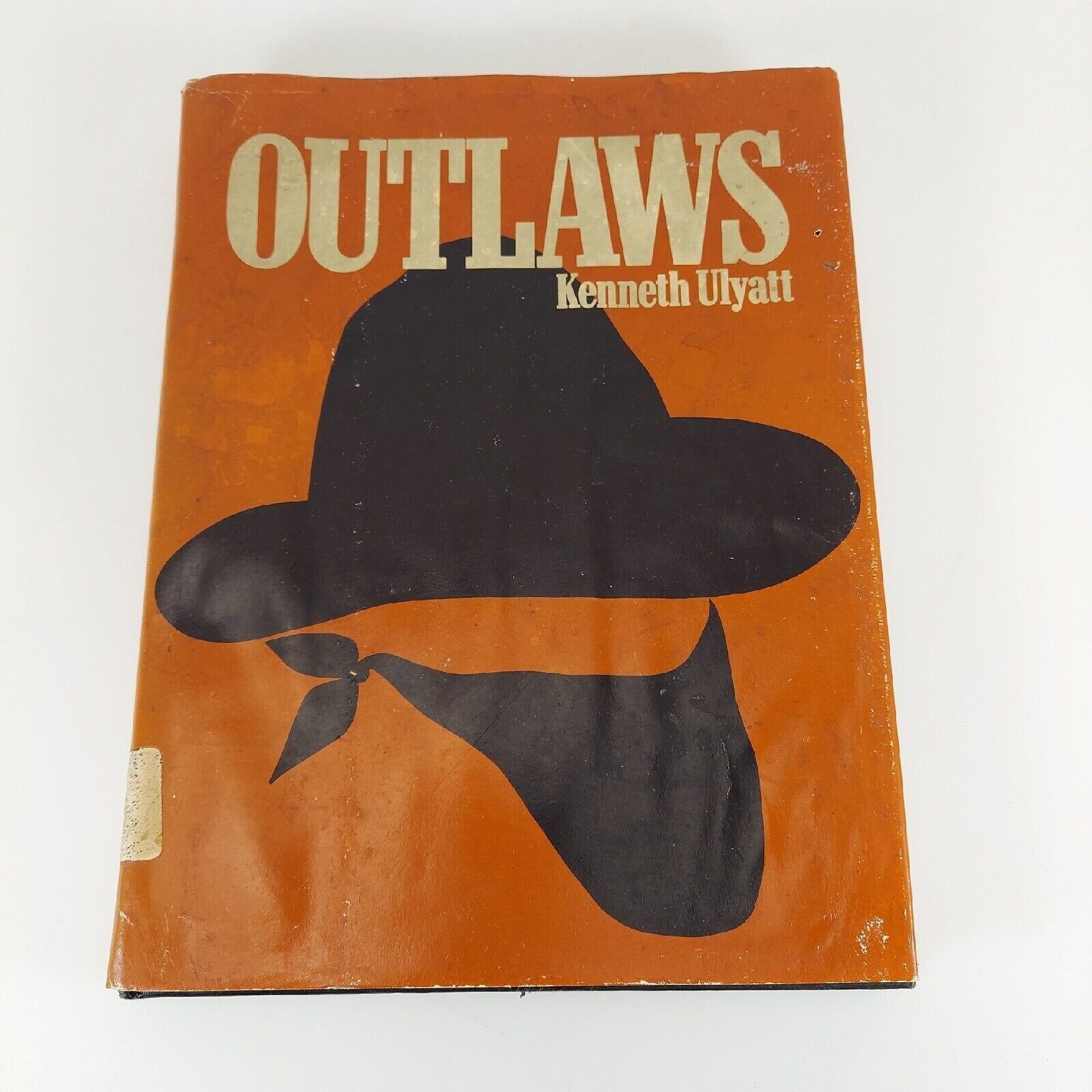 Outlaws by Kenneth Ulyatt 1st American Printing Illustrated