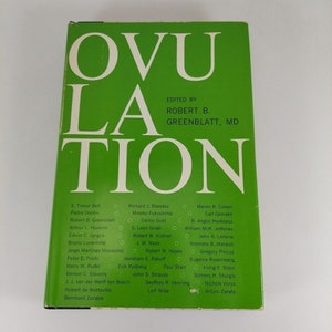 以下が含まれることがあります： 白い文字で「OVULATION」というタイトルが書かれた緑色の本。この本は、ロバート・B・グリーンブラット医学博士によって編集されました。表紙には、E・トレバー・ベル、ピエトロ・ドニニ、リチャード・J・ブランドーなど、多くの著者が記載されています。