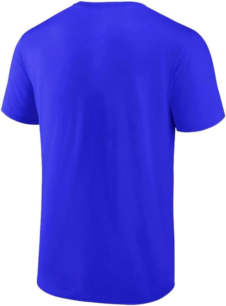 Pode incluir: Uma camiseta azul royal s&oacute;lida com mangas curtas e gola redonda.