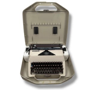 Vintage Facit 1620 Typewriter Writing Machine Rare Portable Beige w/ Case MCM