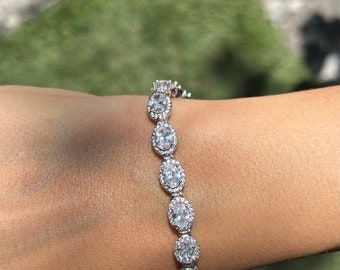 Dazzling Ellipse Stone Line Bracelet