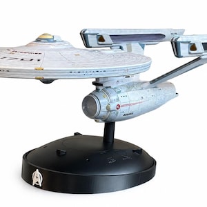 Base de exibição impressa em 3D para modelo TOMY U.S.S. Enterprise Refit 1/350.