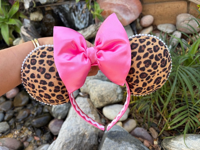 Diadema con orejas de ratón y estampado de guepardo hecha a mano imagen 2