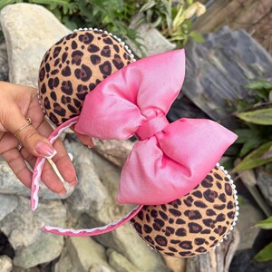 Diadema con orejas de ratón y estampado de guepardo hecha a mano imagen 3