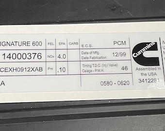 CUMMINS SIGNATURE 600 cubierta de válvula de motor diesel 1999 etiqueta de etiqueta de identificación