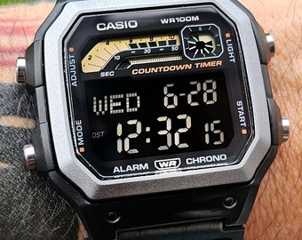 Casio WS-1600 modifié, écran LCD polarisé semi-négatif, boîtier Hydromod et bracelet élastique de 22 mm sur le thème des obligations.