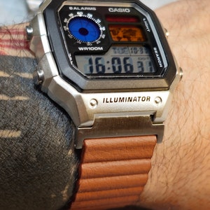 Casio AE-1200 modifié. Écran LCD avec filtre couleur et dragonne à boucle magnétique image 2