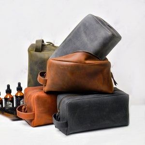 Leather Men&#39;s Toiletry Bag, Leather Dopp Kit, Personalize Dopp Kit, Leather Gift for Him, Custom Engraved Leather Bag, Christmas Gift
