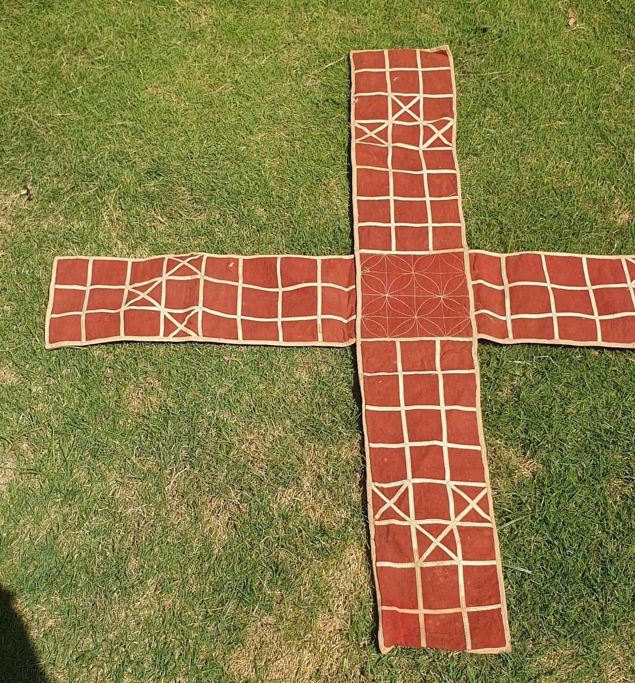 Ancien Jeu Chaupar / Pachisi – 19e Siècle, 16 Pions Laqués, Excellent état