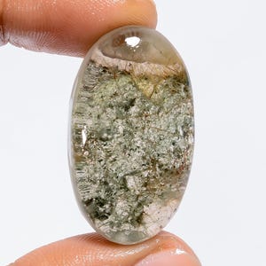 Natürlicher goldener Rutilquarz im Gartenquarzkristall, Lodolith-Quarzcabochon, lose Lodolith-Edelsteinform Ovalgröße 33X19X12mm Gewicht 58 ct.